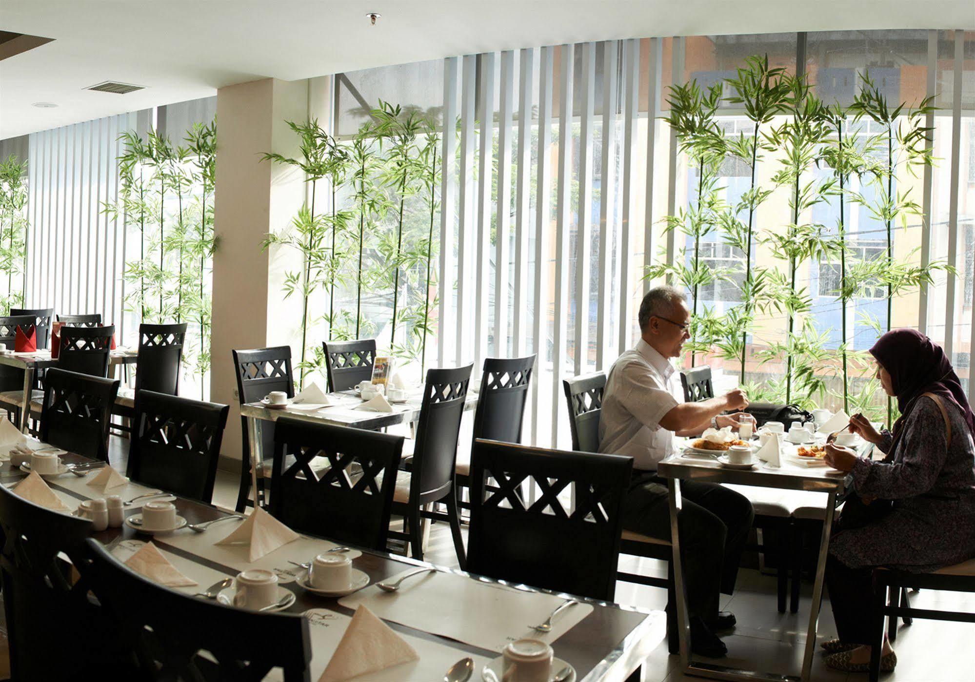 Winstar Hotel Pekanbaru Ngoại thất bức ảnh